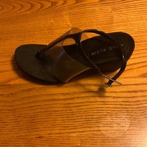 New in box thong sandals